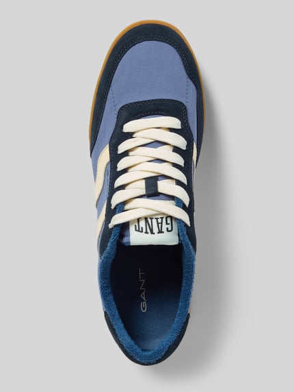 Produktfoto, Sneaker aus Leder-Mix mit Logo-Detail Modell 'Baylle' von Gant in Blau- und Cremetönen, abgerundete Passform, Schnürverschluss, Absatzhöhe 2 cm, Schafthöhe 9 cm, Schaftweite 19 cm, Obermaterial mit glatter und strukturierter Textur.