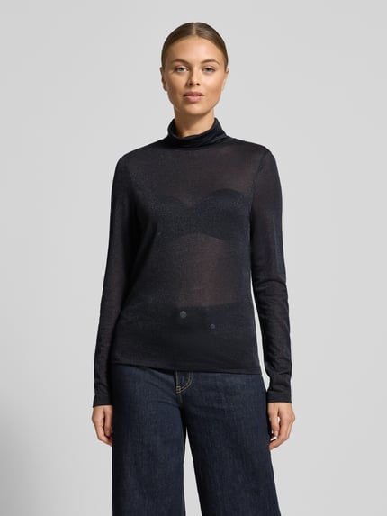 Vrouwenmodel draagt Longsleeve met rollkraag model 'ZERAFNE' van Drykorn, zwarte kleur, viscose-mix, regular fit, voorkant volledig zichtbaar, totale lichaamsaanzicht.