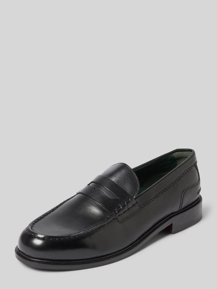 Produktfoto, schwarze Loafers aus Leder Modell 'CraftJames' von Clarks, abgerundete Spitze, strukturierte Oberfläche, Damenschuh