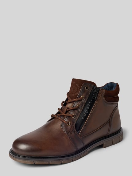 Produktfoto, Boots aus Leder-Textil-Mix mit Reißverschluss Modell 'Mate' von bugatti in Braun, abgerundete Spitze, Profilsohle, Label-Detail