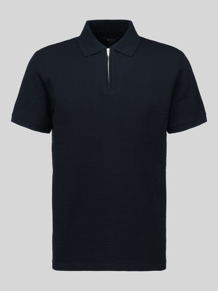 Produktfoto, Regular Fit Poloshirt mit Strukturmuster von MCNEAL im elastischen Baumwoll-Mix in Dunkelblau, Reißverschluss, kurzärmelig