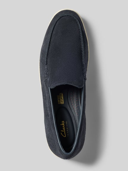 Produktfoto, Slipper aus beschichtetem Leder Modell 'Torford Easy' von Clarks in Dunkelblau, strukturierte Sohle, Oberansicht, Herrenmodell