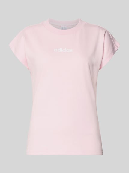 Produktfoto, T-Shirt mit Rundhalsausschnitt von adidas Sportswear in zartem Rosa, reine Baumwolle, taillierte Passform, Label-Detail.