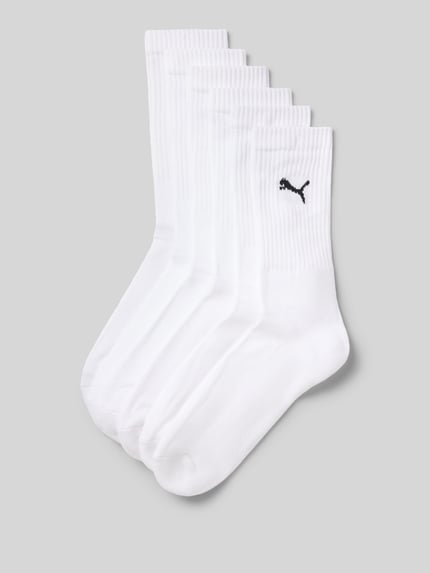 Produktfoto, Socken aus Baumwoll-Mix im 6er-Pack von PUMA, Herren Socken, weiß, gerippte Struktur, schwarze Logostickerei, neutraler Hintergrund.