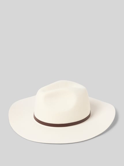 Produktfoto, Fedora aus reiner Wolle mit echtem Leder-Besatz von Marc Cain, kremowy kapelusz damski z ozdobną sprzączką i fakturowanym wzorem.