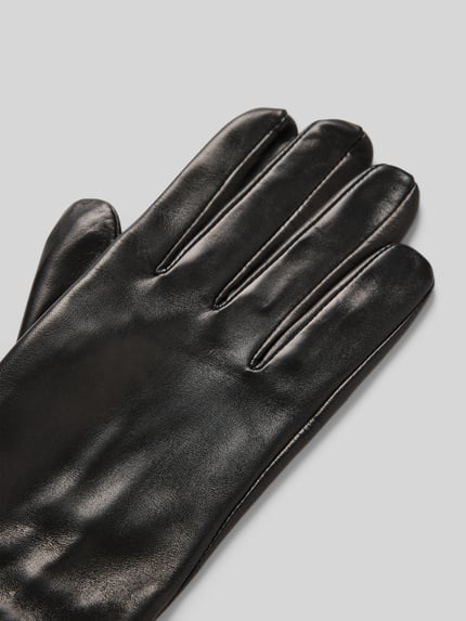 Produktfoto, schwarze Lederhandschuhe mit Label-Detail Modell 'Venedig' von Roeckl, glatte Oberfläche, eng anliegende Passform, Damen
