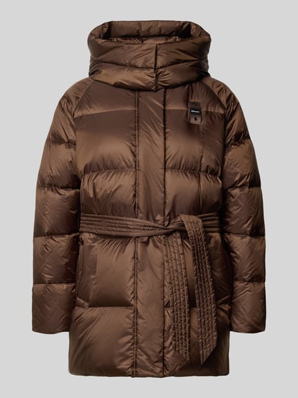 Produktfoto, Regular Fit Steppjacke mit Gürtel Modell 'GRANGER' von Blauer USA in Braun mit Kapuze, Eingrifftaschen, glänzende Oberfläche, strukturierte Steppung