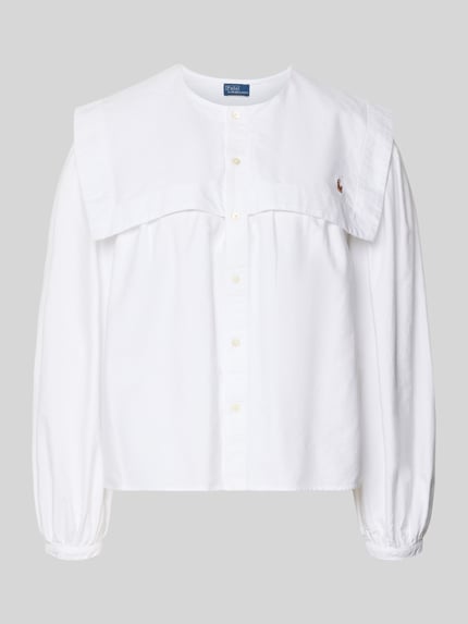 Produktfoto, biała Hemdbluse mit Matrosenkragen von Polo Ralph Lauren z czystej bawełny, luźny krój, bufiaste rękawy, widoczne przeszycia, 56 cm długości z tyłu, długość rękawa 57 cm, detale takie jak listwa guzikowa i delikatne marszczenia, faktura gładka.