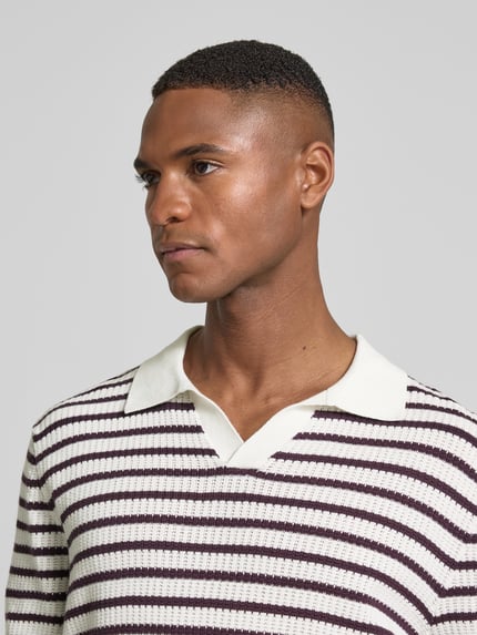 MCNEAL Regular Fit Poloshirt mit V-Ausschnitt Offwhite 3