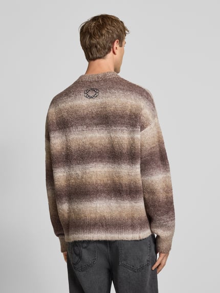 PROHIBITED Gebreide pullover met labeldetail, model 'Gradient' Middenbruin gemêleerd - 5