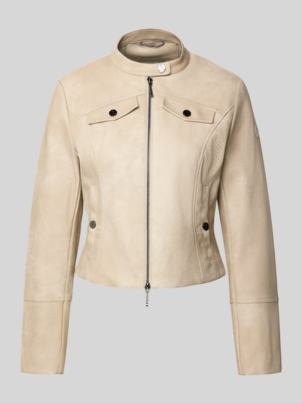 Produktfoto, Slim Fit Jacke in leerlook van Amber & June in beige met opstaande kraag, borstzakken, steekzakken, tweewegritssluiting, ruglengte maat 36: 53 cm, schouderbreedte 41 cm, borstwijdte 48 cm, mouwlengte 65 cm