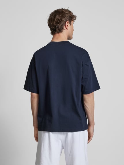 Champion T-shirt o kroju relaxed fit z wyhaftowanym logo Ciemnoniebieski 5