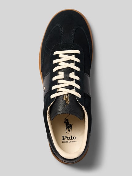 Productfoto, zwarte en crèmekleurige leren sneakers met suède en gladde texturen, model 'HRT AERA PP' van Polo Ralph Lauren Heren
