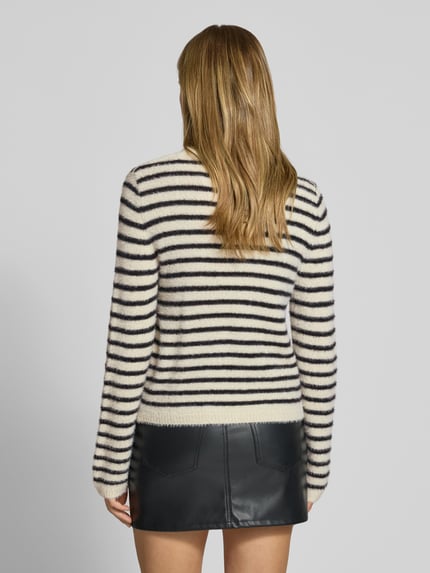 ONLY Strickjacke mit herzförmigen Knöpfen Offwhite 5