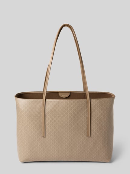 Produktfoto, Tote Bag met all-over logoprint van CK Calvin Klein, smalle draagband, open hoofvak, breedte 40 cm, lengte 28 cm, diepte 13 cm, bandlengte 68 cm, reliëflogo, dames tas in beige met fijne structuur