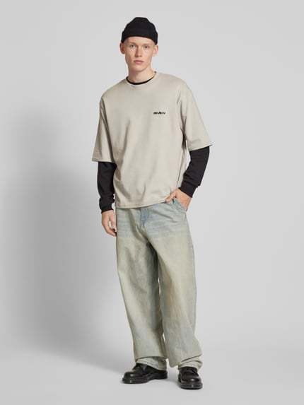 REVIEW Oversized T-shirt met labelprint Middengrijs - 1