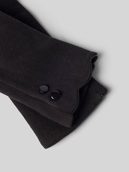 Produktfoto, Handschuhe aus elastischem Material-Mix mit Zierknöpfen von EEM, schwarzer Stoff, Saum-Detail in Leder-Optik, glatte Textur