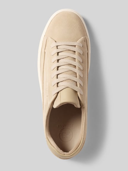 Produktfoto, Sneaker aus echtem Leder Modell 'Cupsole' von PS Poelman in Beige mit abgerundeter Passform, Logo-Detail und Schnürverschluss, Absatzhöhe 3 cm, Schafthöhe 7 cm, Schaftweite 10 cm, glatte Textur und einheitliche Farbgebung.