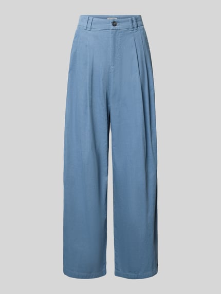 Produktfoto, Wide Leg Cordhose aus reiner Baumwolle von Marc O'Polo DENIM in Hellblau, weite Beine, sichtbare Struktur, glatte Oberfläche