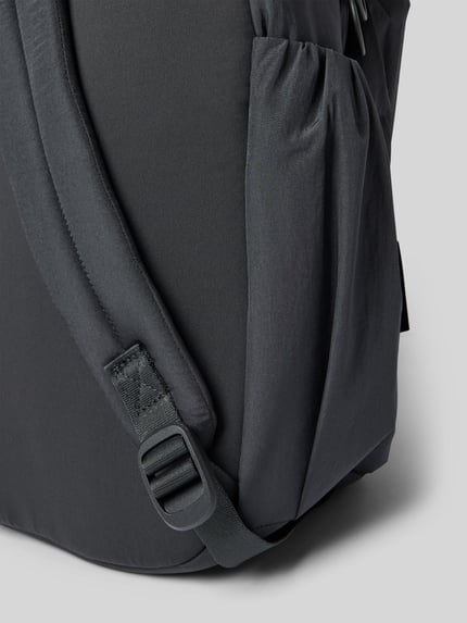 Produktfoto, Rucksack mit Laptopfach innen von adidas Sportswear, jednokolorowy, zamek błyskawiczny, główna przegroda, przegródka na laptop, przegródki z siateczki, wpuszczana kieszeń zewnętrzna, przegródka zapinana na zamek błyskawiczny zewnętrzna, boczna kieszeń na butelkę, możliwość noszenia: funkcja plecaka.