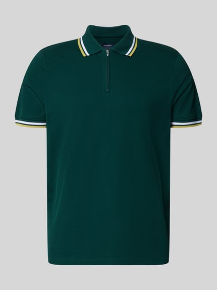 Produktfoto, Slim Fit Poloshirt mit Kontraststreifen und Reißverschluss von MCNEAL aus Baumwoll-Elasthan-Mix für Herren, dunkles Grün, glatte Textur, Kontraststreifen an Kragen und Ärmeln, Rückenlänge bei Größe M: 73 cm.