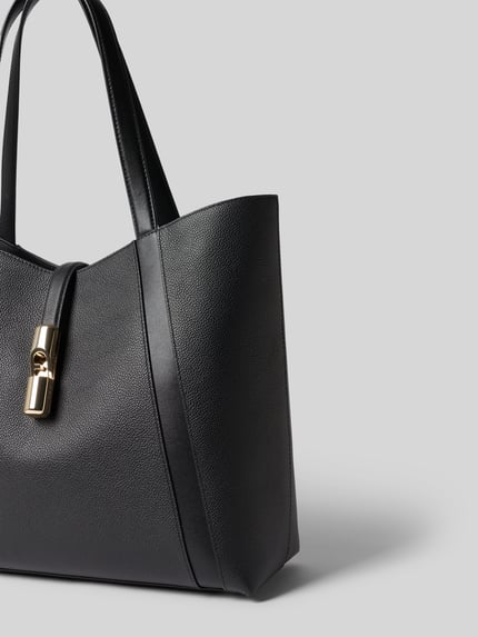 Productfoto, Handtasche aus echt leer met logodetail Model 'Goccia' van Furla, dames schoudertas met open hoofdvak, smalle schouderband, zwart, fijne structuur, Breedte maat 1: 43 cm, Lengte maat 1: 31 cm, Diepte maat 1: 13 cm, bandlengte maat 1: 51 cm