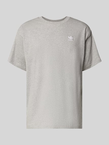 Produktfoto, T-shirt z wyhaftowanym logo T-Shirt mit Label-Stitching von adidas Originals, bawełna, krój regular fit, okrągły dekolt, długość tyłu 76 cm, kolor szary, miękka faktura