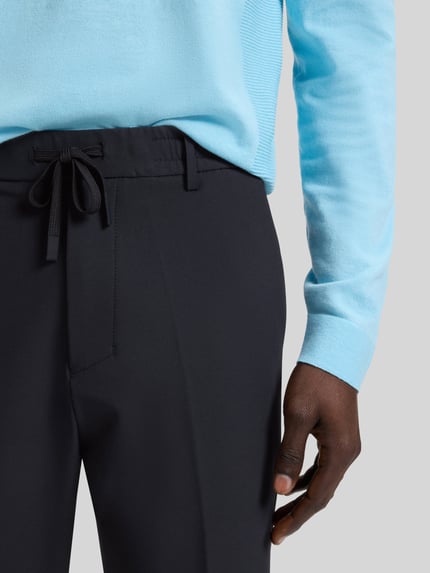 BOSS Green Tapered Fit Anzughose aus bügelleichtem Material Modell 'T_CONVERT' Dunkelblau 3
