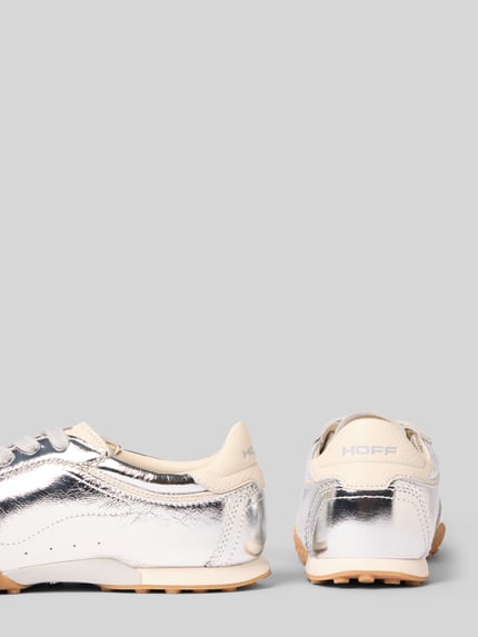 Produktfoto, Sneaker aus echtem Leder in glänzender Optik Modell 'Bridge' von HOFF, krój zaokrąglony, błyszczący efekt, wysokość obcasa 1 cm, wysokość cholewki 8 cm, szerokość w rozmiarze 40: 9 cm