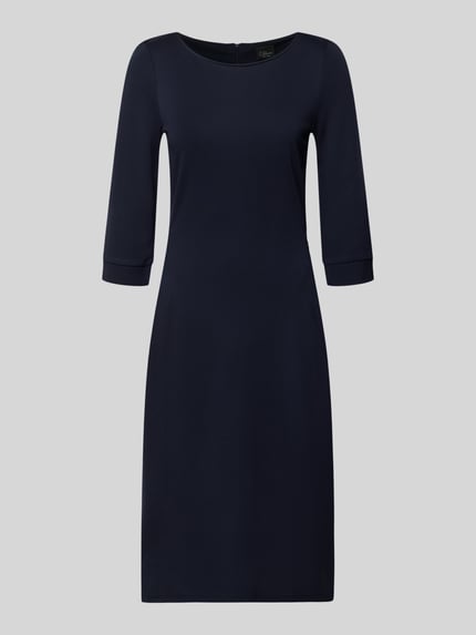 Productfoto, Tailliertes Freizeitkleid aus Viskose-Mix van s.Oliver BLACK LABEL, effen donkerblauw, getailleerde fit, knielang, ronde hals, korte ritssluiting, logo applicatie, 3/4-mouw, rechte zoom, zij-ingesteekte zakken, viscose-mix materiaal