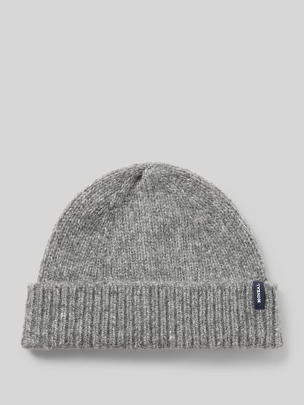 Produktfoto, Beanie in Strick-Optik von MCNEAL in Grau mit Ripp-Optik, breitem Umschlag und Zopfmuster, strukturierte Oberfläche