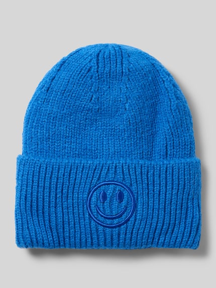 Produktfoto, Mütze mit Motiv-Stitching Modell 'Smiley Hat' von Kurt Beines in strahlendem Blau, grobe Rippstruktur, breiter Umschlag, Material-Mix