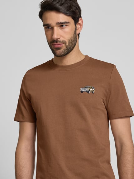 s.Oliver RED LABEL Regular Fit T-Shirt aus reiner Baumwolle mit Ford®-Applikation Mittelbraun 3