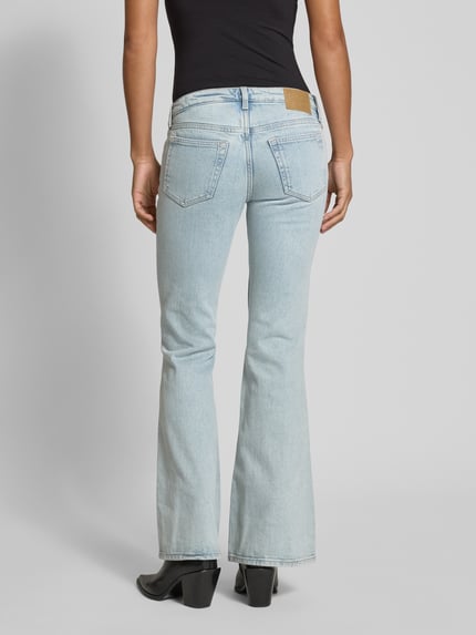 Weekday Flared Jeans aus Baumwoll-Mix Hellblau 5