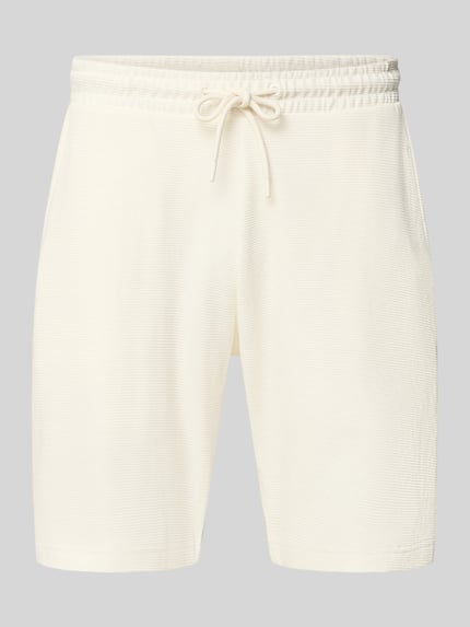 Produktfoto, Shorts aus Baumwolle mit Strukturmuster von Christian Berg Men in Creme, elastischer Bund, Regular Fit, strukturierte Oberfläche