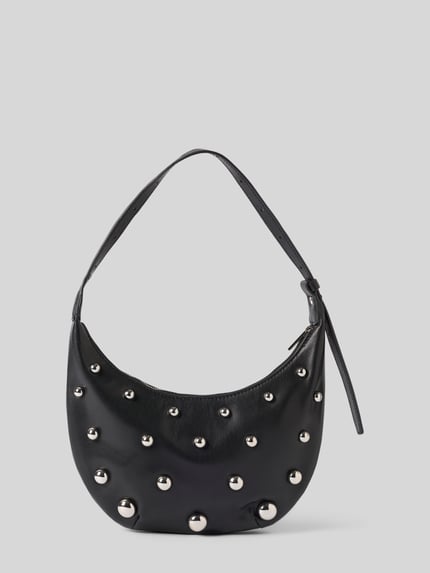 Produktfoto, Hobo Bag mit Applikationen Modell 'RYKER' von LIEBESKIND BERLIN, schwarze Glattleder-Optik, silberne Applikationen, Logo-Prägung, Hauptfach mit Reißverschluss, Schultergurt, Breite 27 cm, Länge 22 cm, Tiefe 5 cm, Schulterriemen 43 cm.