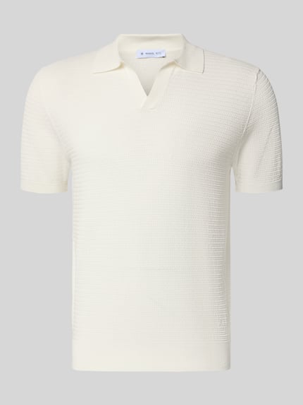 Produktfoto, Regular Fit Poloshirt mit V-Ausschnitt von Manuel Ritz, reine Baumwolle, Strickstruktur, cremefarben, Rückenlänge 66 cm.
