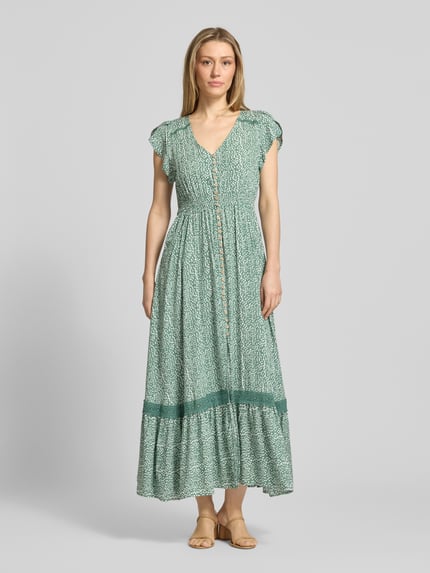 Frauenmodel trägt Midikleid aus Viskose mit Knopfleiste von Apricot, A-Linie, Allover-Look, V-Ausschnitt, mintgrün gemustert, Ganzkörperansicht von vorne. Rückenlänge bei Größe S: 114 cm, Brustweite bei Größe S: 32 cm, Ärmellänge bei Größe S: 10 cm.