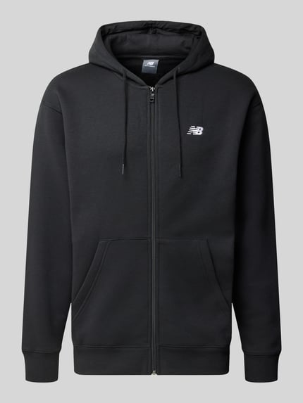 Produktfoto, Relaxed Fit Sweatjacke auch Baumwoll-Mix Modell 'ESSENTIALS' von New Balance, Schwarz, Kapuze, Label-Stitching, glatte Struktur.