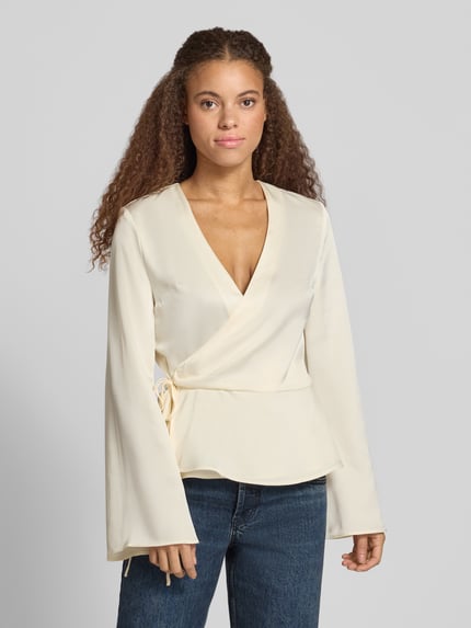 Gina Tricot Bluzka satynowa w kopertowy styl z rękawami kimono Złamany biały 4