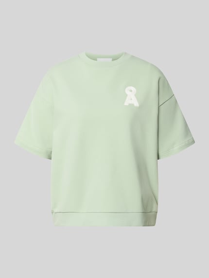 Produktfoto, Oversized Sweatshirt aus reiner Baumwolle Modell 'BAMIKAA' von Armedangels in zartem Mintgrün, kurzarm, Logo-Stitching vorn, Sweat-Material, unifarbene Optik.