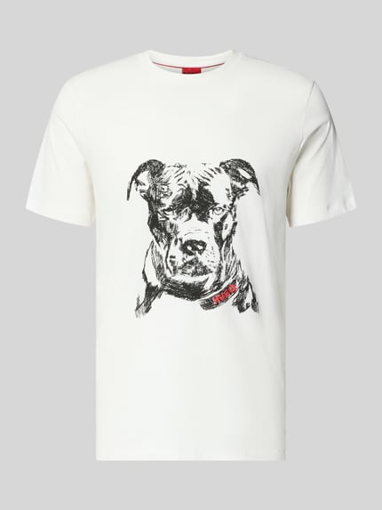 Produktfoto, Regular Fit T-Shirt aus reiner Baumwolle Modell 'DUBROX' von HUGO in Weiß mit Motiv-Print und Label-Schriftzug, feine Jersey-Struktur