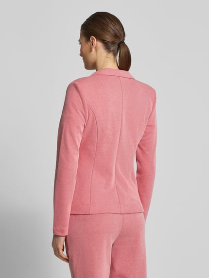 Männermodel trägt Regular Fit Blazer mit Reverskragen Modell 'Kate' von ICHI, bawełniany miks, kolor różowy, widok całej sylwetki z tyłu
