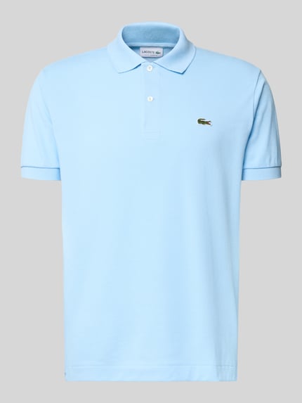 Produktfoto, Regular Fit Poloshirt aus reiner Baumwolle von Lacoste in Hellblau mit kurzen Ärmeln und typischer Polostruktur.