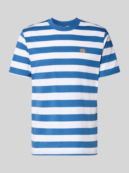 Produktfoto, T-Shirt mit Label-Stitching Modell 'RIVERGROVE' von Dickies, bawełna, krój regular fit, dekolt okrągły, paski niebiesko-białe, długość tyłu w rozmiarze M: 71 cm
