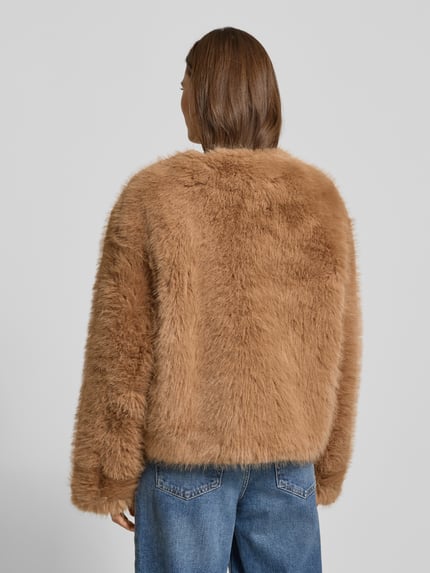 Essentiel Antwerp Boxy Fit Webpelzjacke mit Knopfleiste Modell 'IJACKET' Camel 5