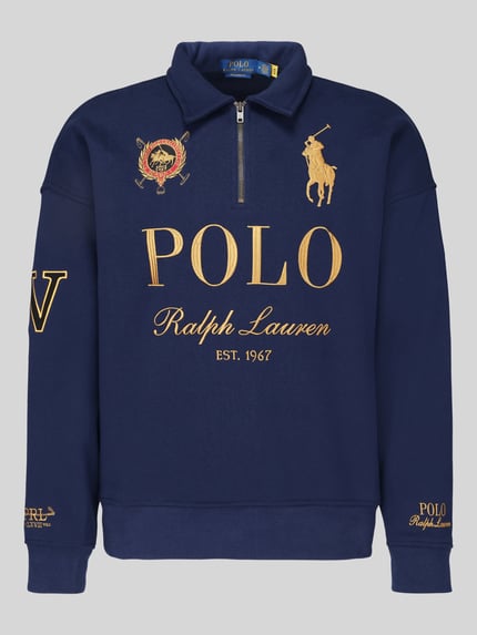 Produktfoto, Sweatshirt mit großem Logo-Print von POLO RALPH LAUREN in Dunkelblau, goldene Printdetails, glänzende Fleece-Optik, hochgeschlossener Troyer-Kragen