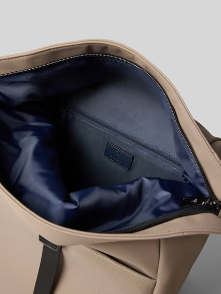 Produktfoto, Rucksack mit gummiertem Boden Modell 'lanciano' von JOOP! COLLECTION in Beige mit blauer Innenseite, glatte und strukturierte Texturen