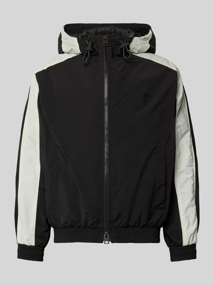 Produktfoto, Regular Fit Jacke mit Kapuze Modell 'BAVO2621' von HUGO in Optik: Unifarben mit Zweiwege-Reißverschluss, Logo-Detail, Langarm, elastischem Ärmelabschluss und Rumpfabschluss, sowie seitlichen Eingrifftaschen.