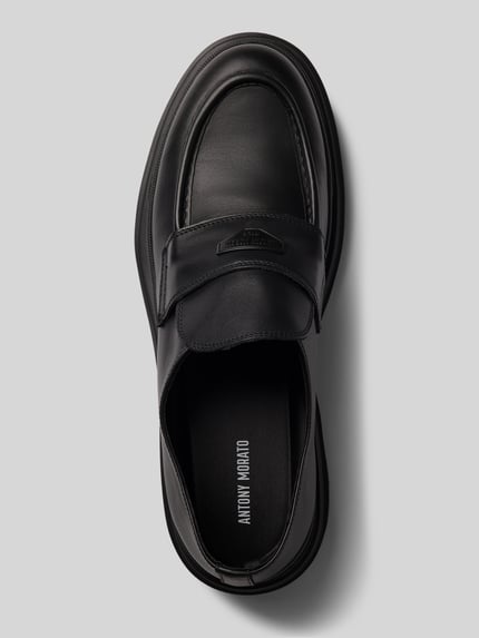 Produktfoto, Loafers aus echtem Leder Modell 'Harvell' von Antony Morato in Schwarz, abgerundete Passform, profilierte Sohle, strukturierte Ledertextur